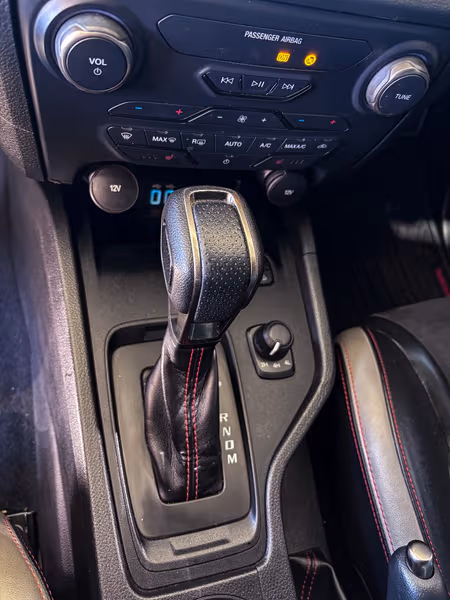 2022-Ford-Ranger-Raptor-SE-20D-Bi-Turbo-4x4-Auto-Double-Cab (7) 2022 Ford Ranger Raptor SE automatic gear shifter and console - AAA CarSales Pietermaritzburg